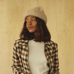 Lykke Wullf Faux Sherpa Beanie - Oatmeal (S)